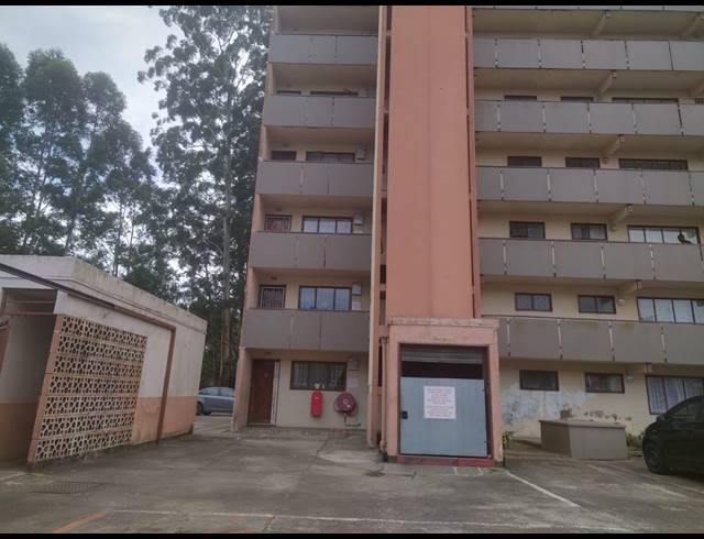 2 BEDROOM FLAT FOR SALE IN PINETOWN CENTRAL